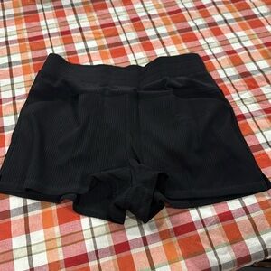 ALALA Shorts Size Medium NWT